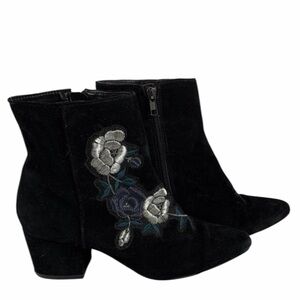 CUTE Steve Madden Booties